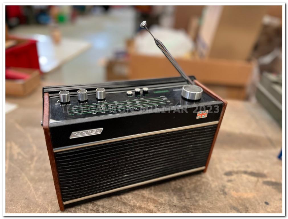 Radio Transistor Hacker Consort RP 79 de 1978 - LW MW FM- B14-4-4